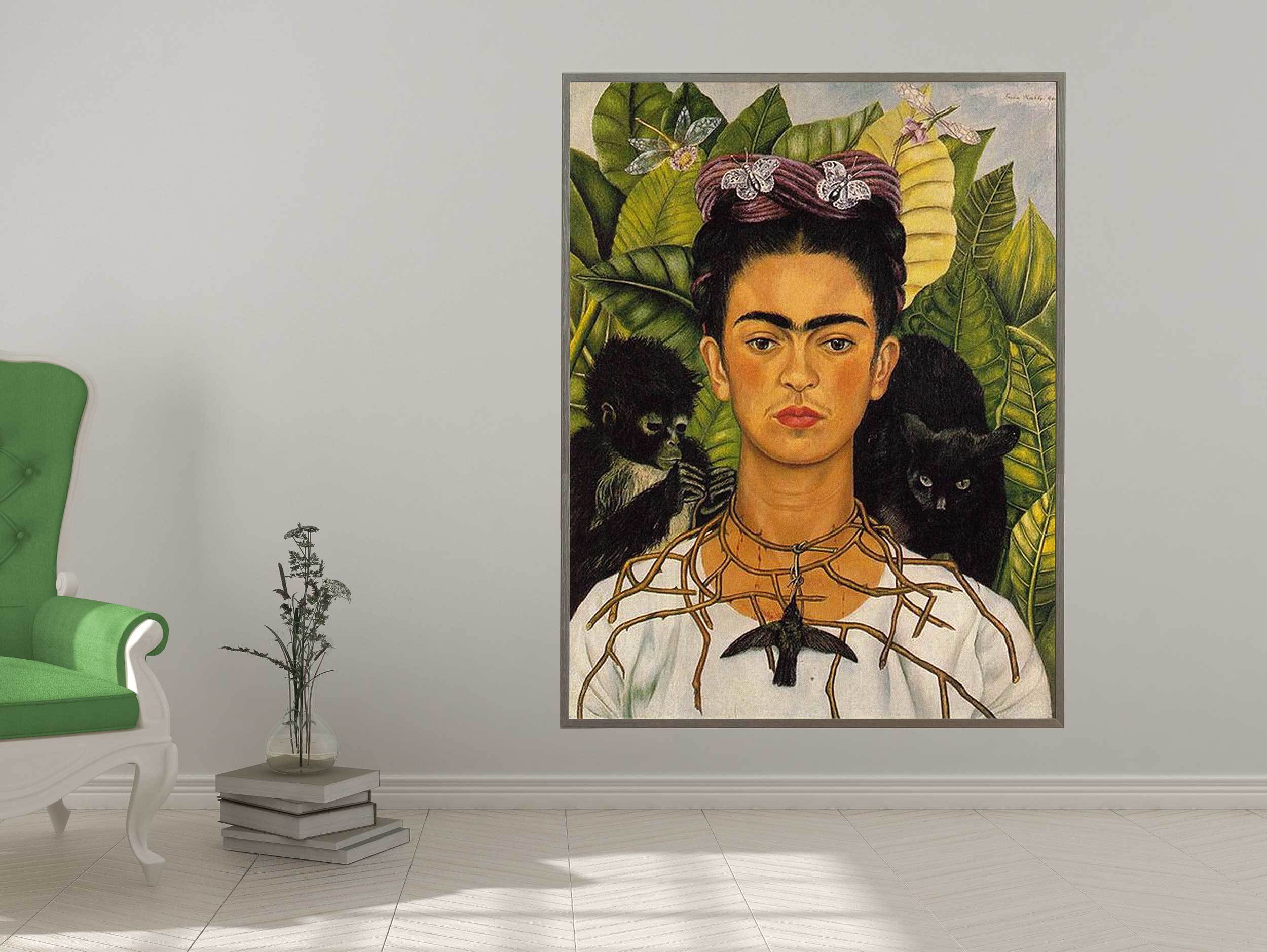 Frida Kahlo -  Self-portrait with Thorn Necklace and Hummingbird, 1940, Bilderrahmen grau